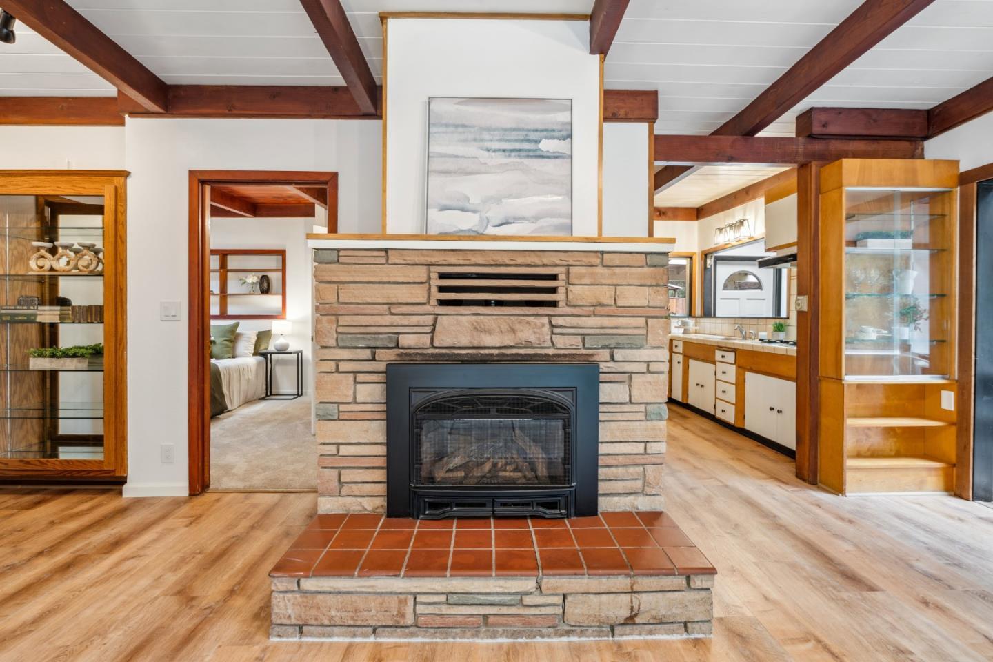 105 Glen Lomond LN