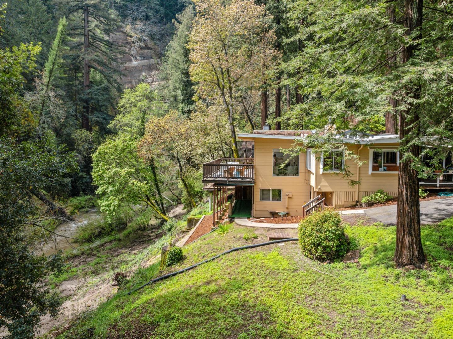105 Glen Lomond LN