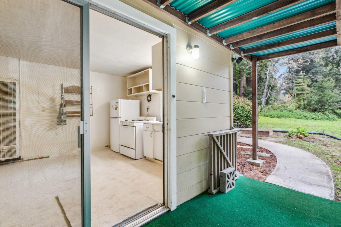 105 Glen Lomond LN
