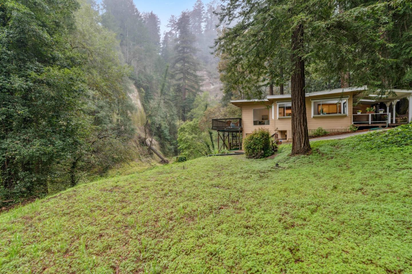 105 Glen Lomond LN