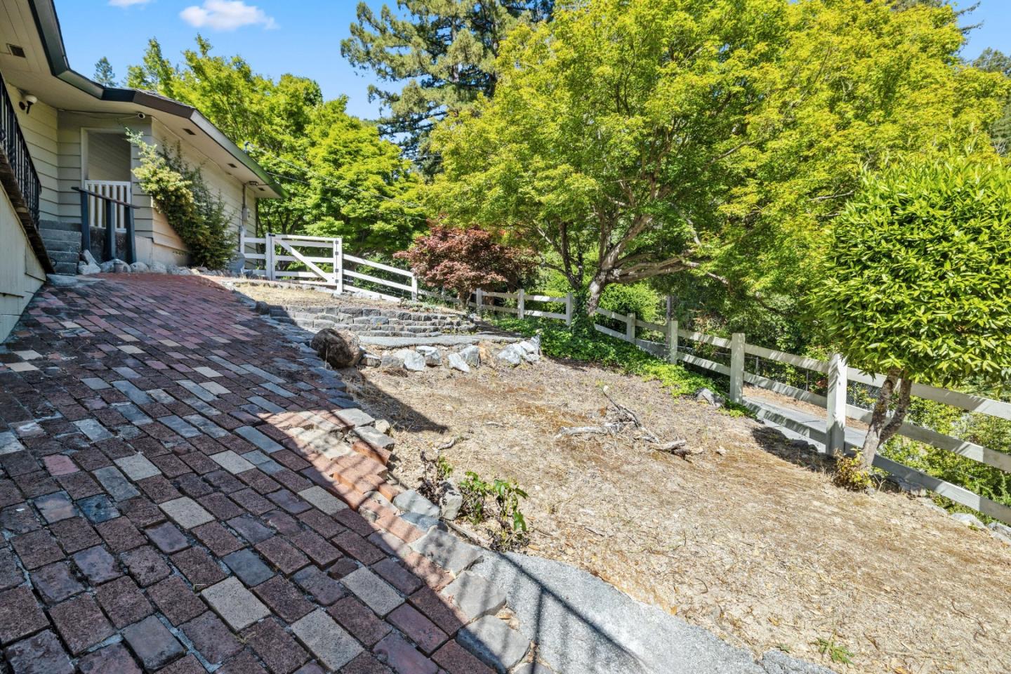 245 Middleton DR