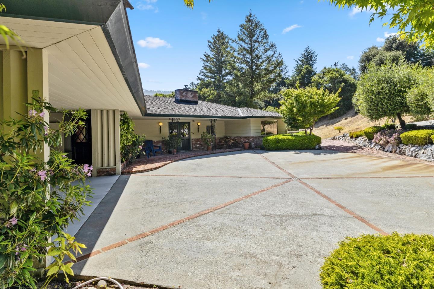 245 Middleton DR