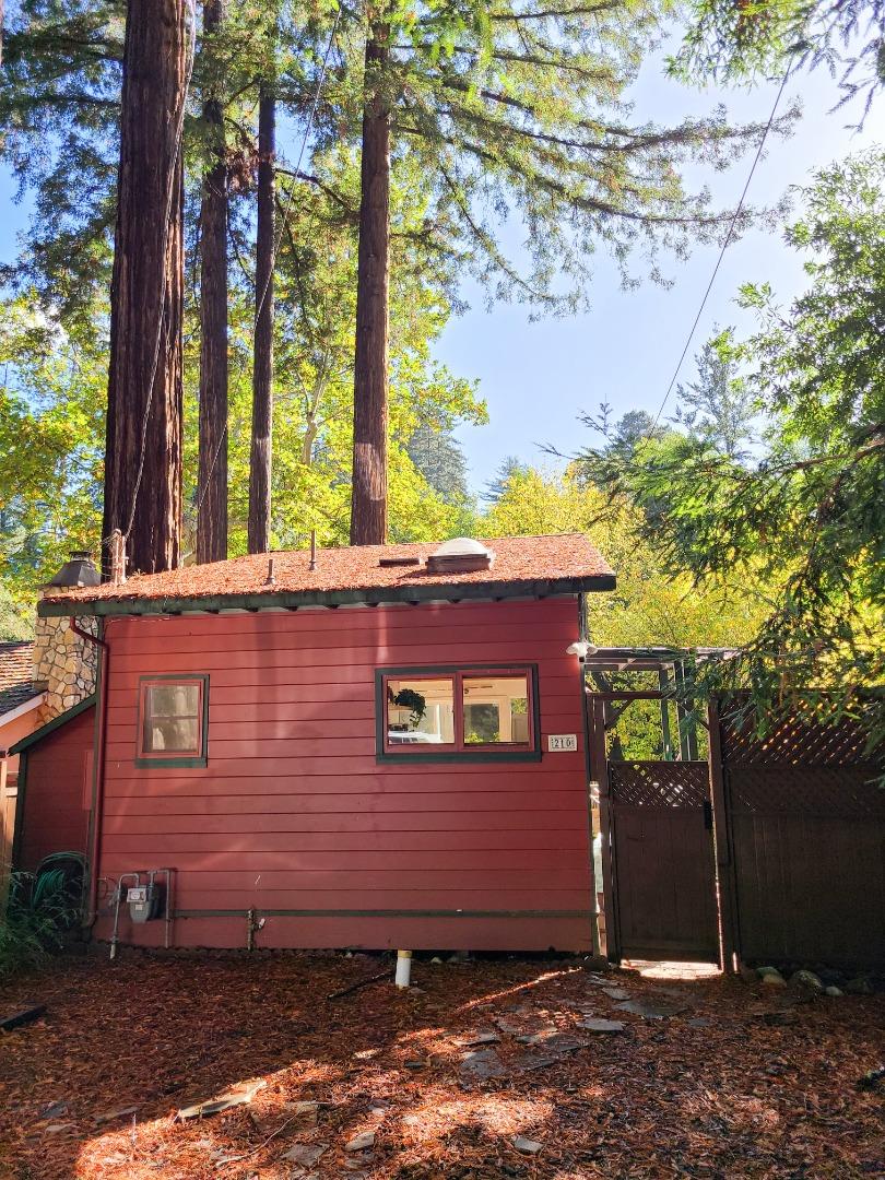 210 Woodland DR