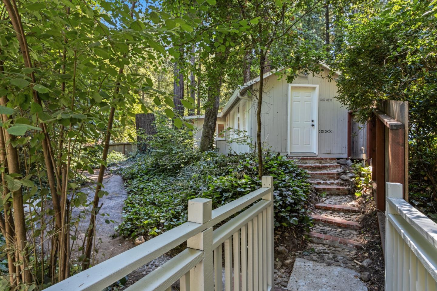 155 Larkspur ST