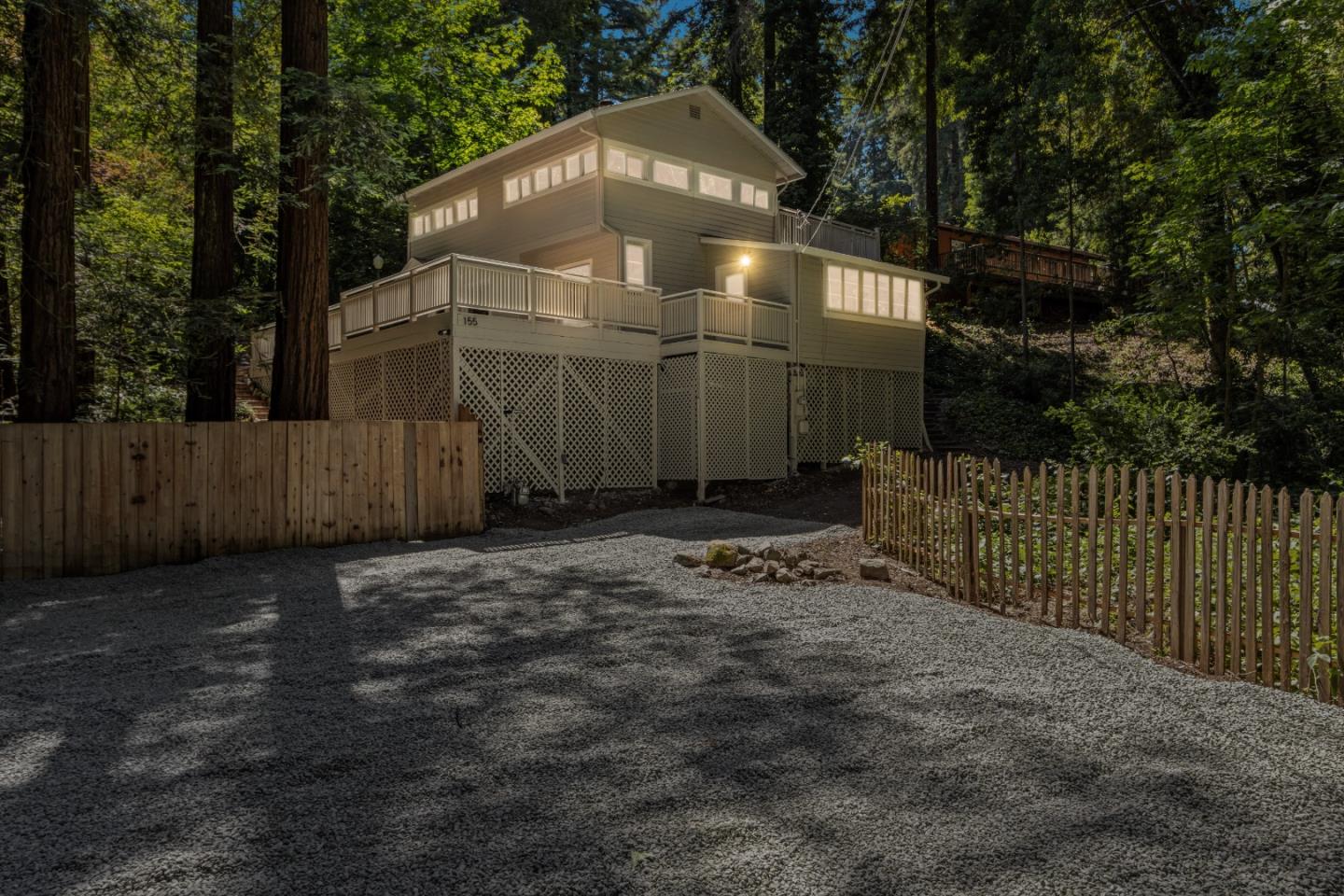 155 Larkspur ST