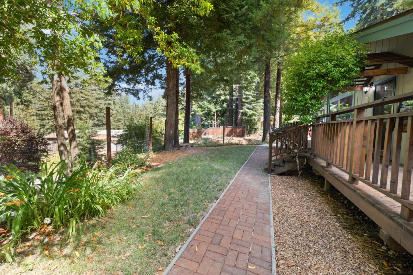 1800 Altamont DR