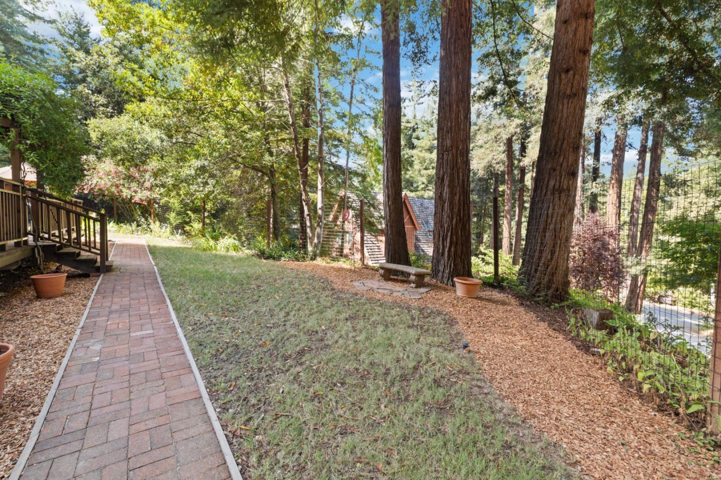 1800 Altamont DR