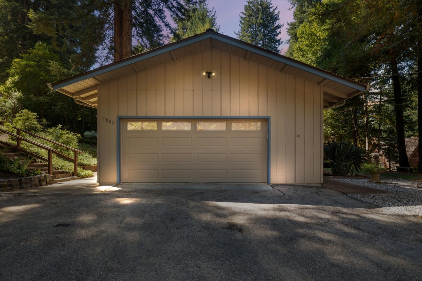 1800 Altamont DR