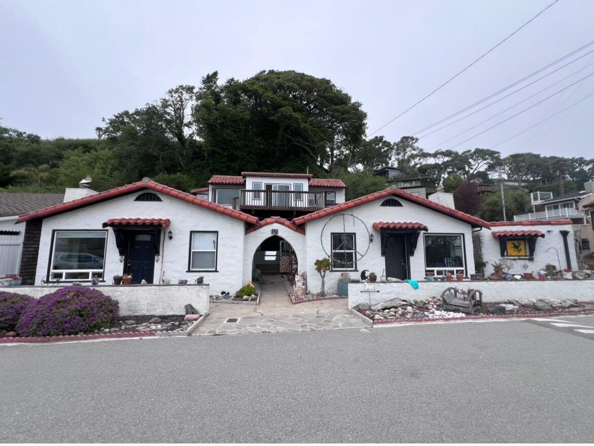 146 Creek DR