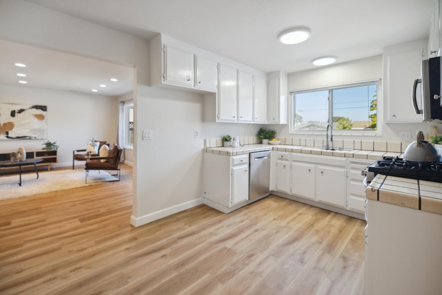 319 Harbor DR