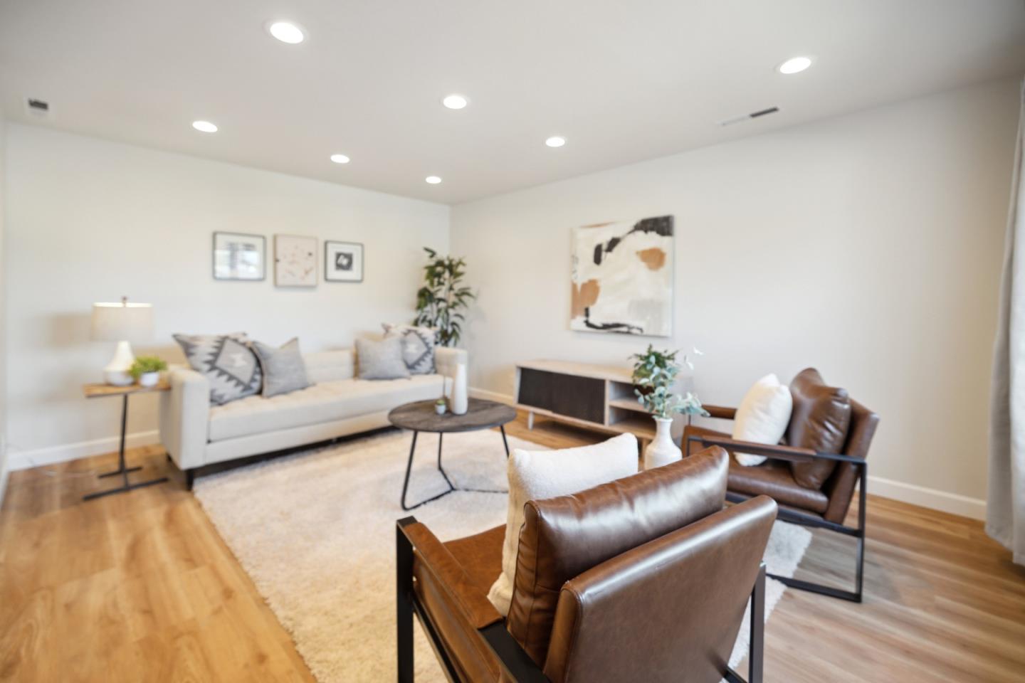 319 Harbor DR