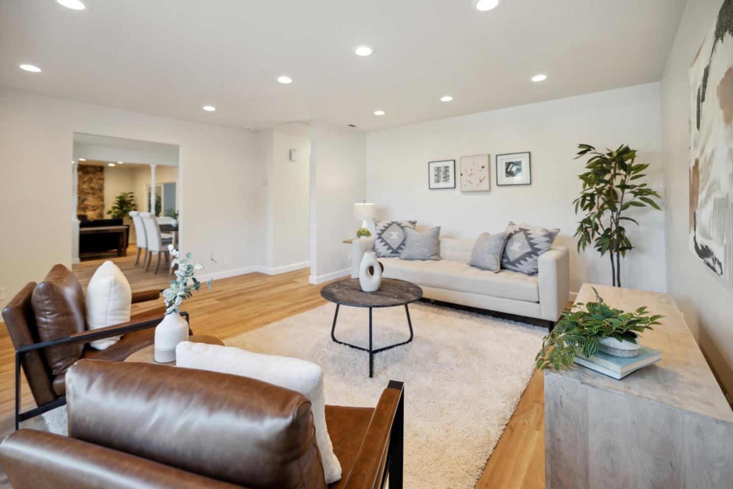 319 Harbor DR