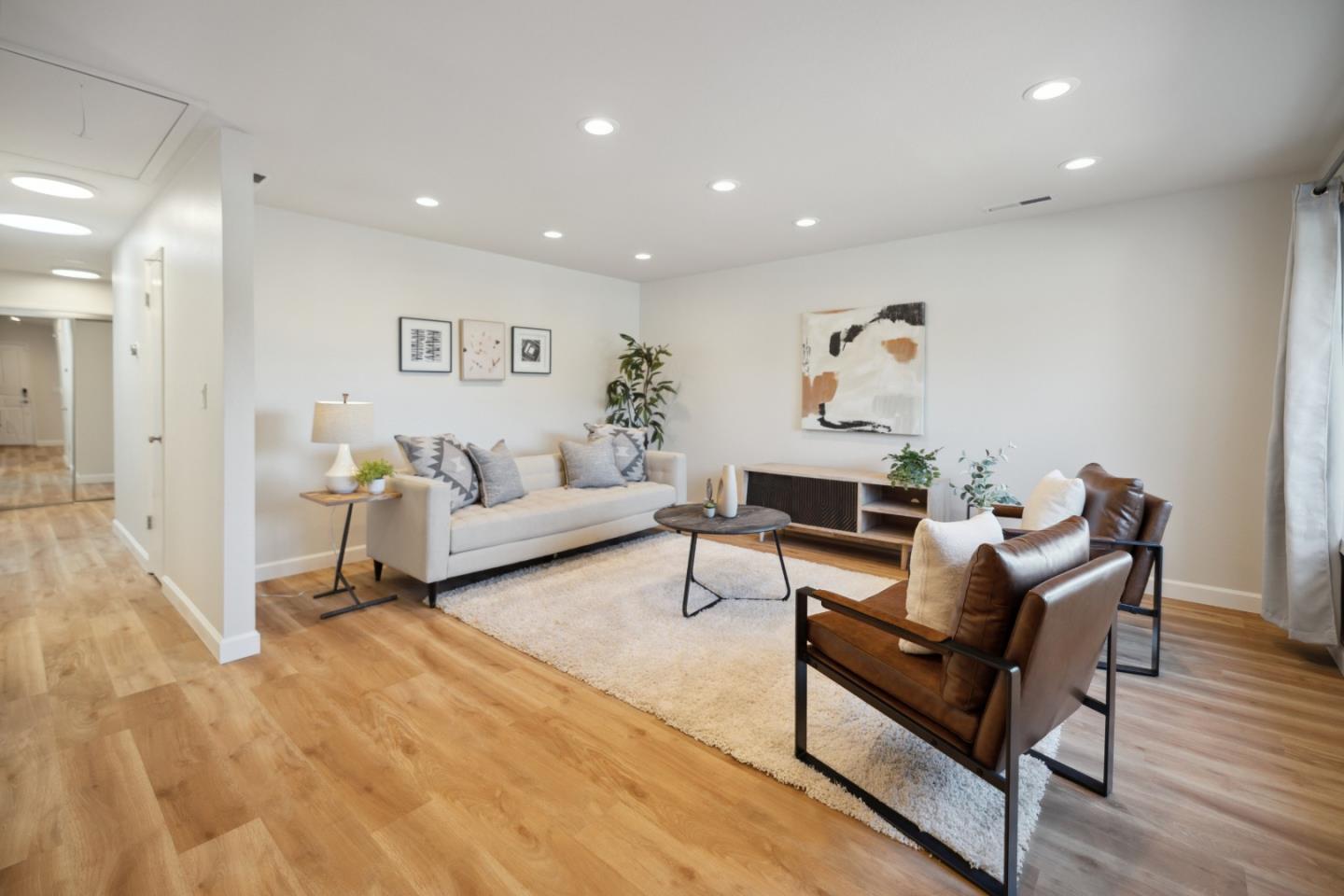 319 Harbor DR