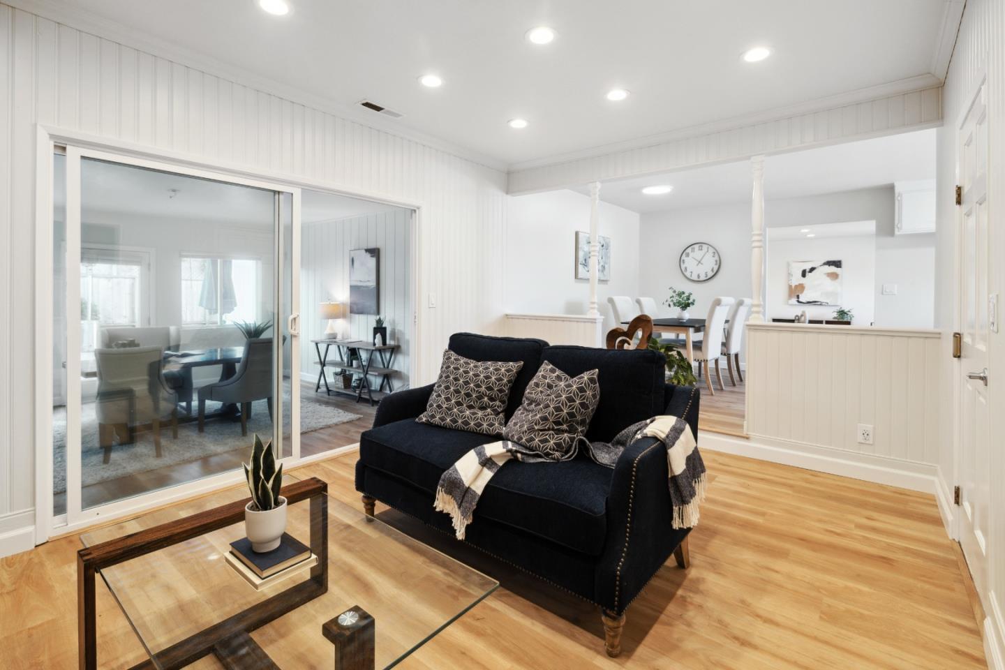 319 Harbor DR
