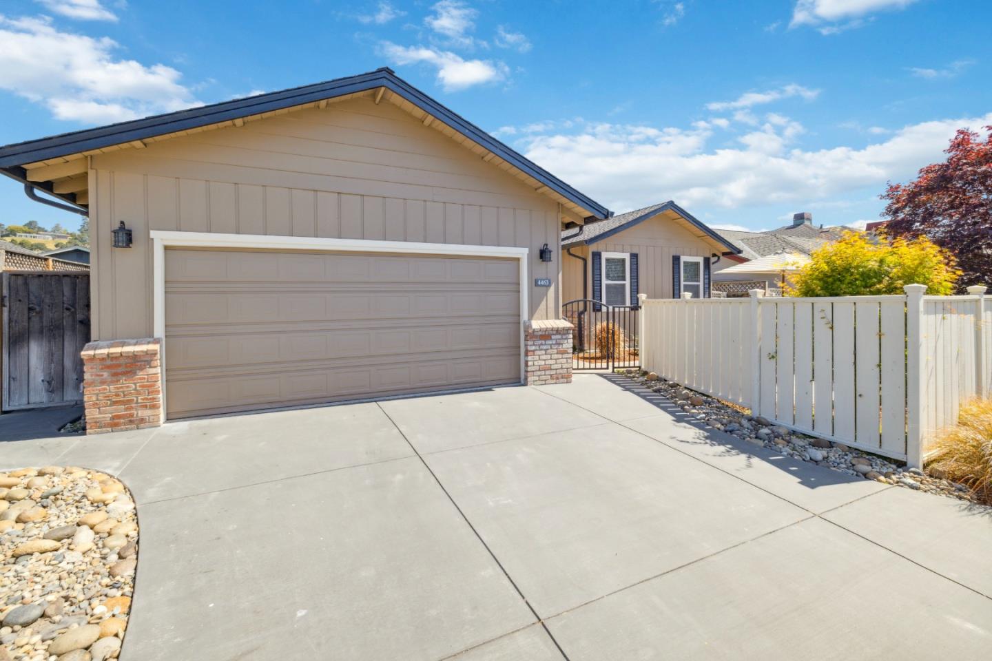 4463 Merlin WAY