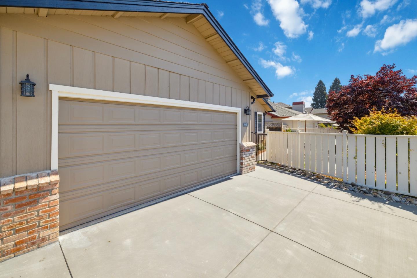 4463 Merlin WAY