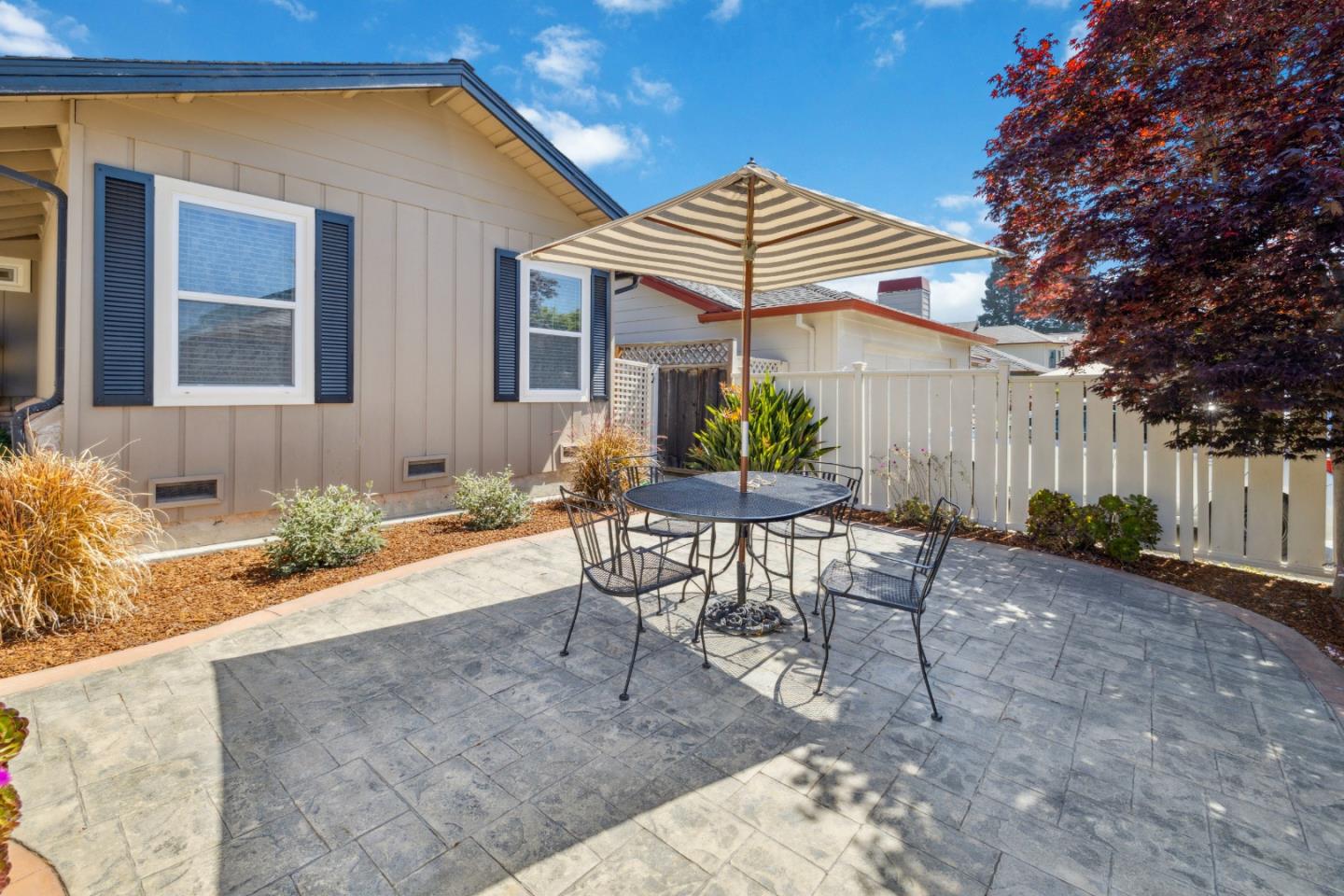 4463 Merlin WAY