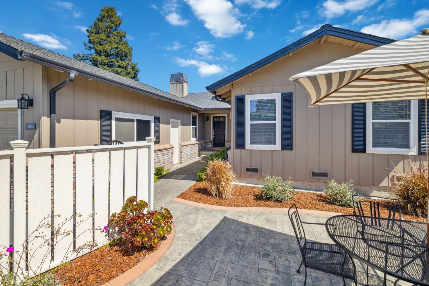 4463 Merlin WAY