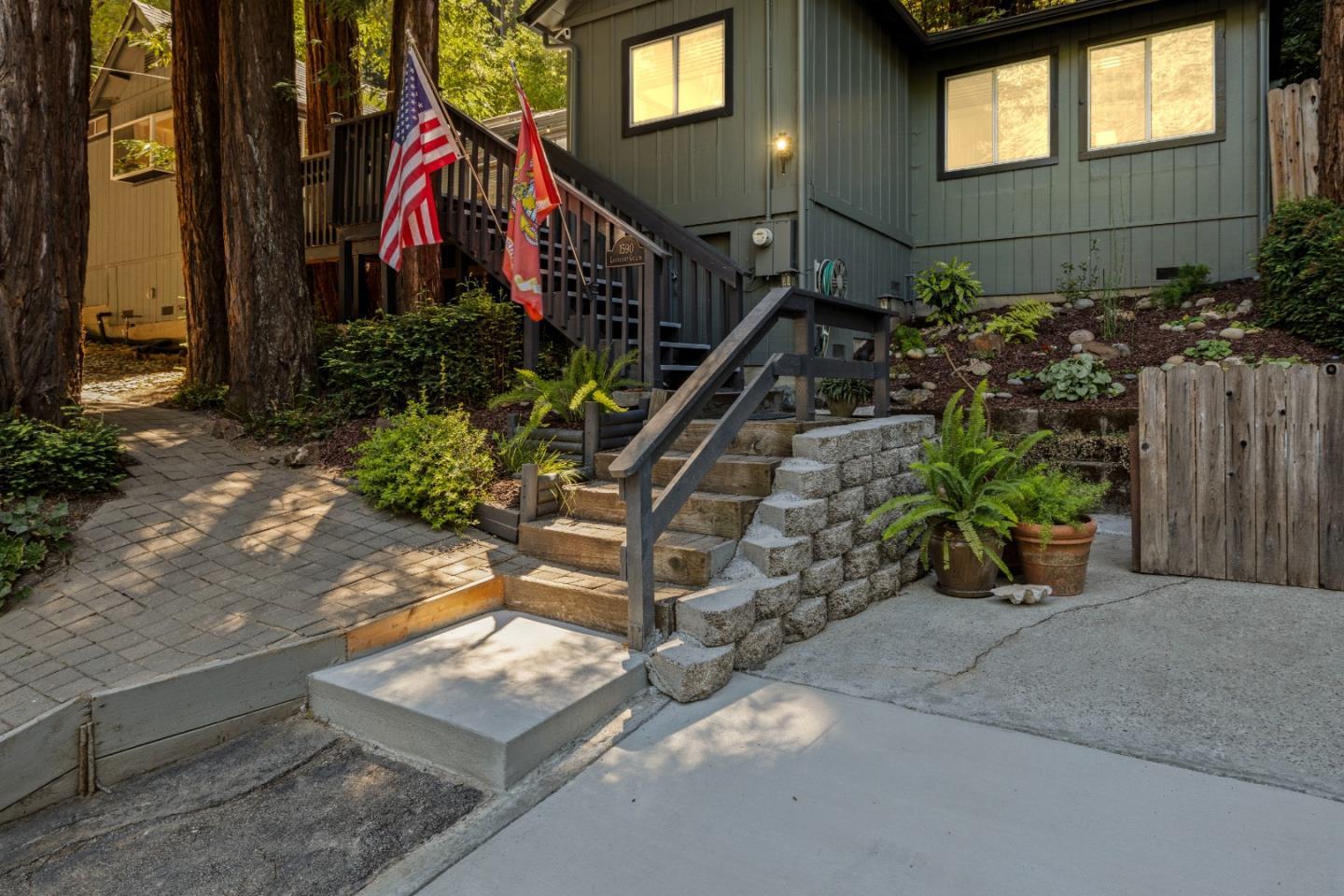 1590 Lockhart Gulch RD