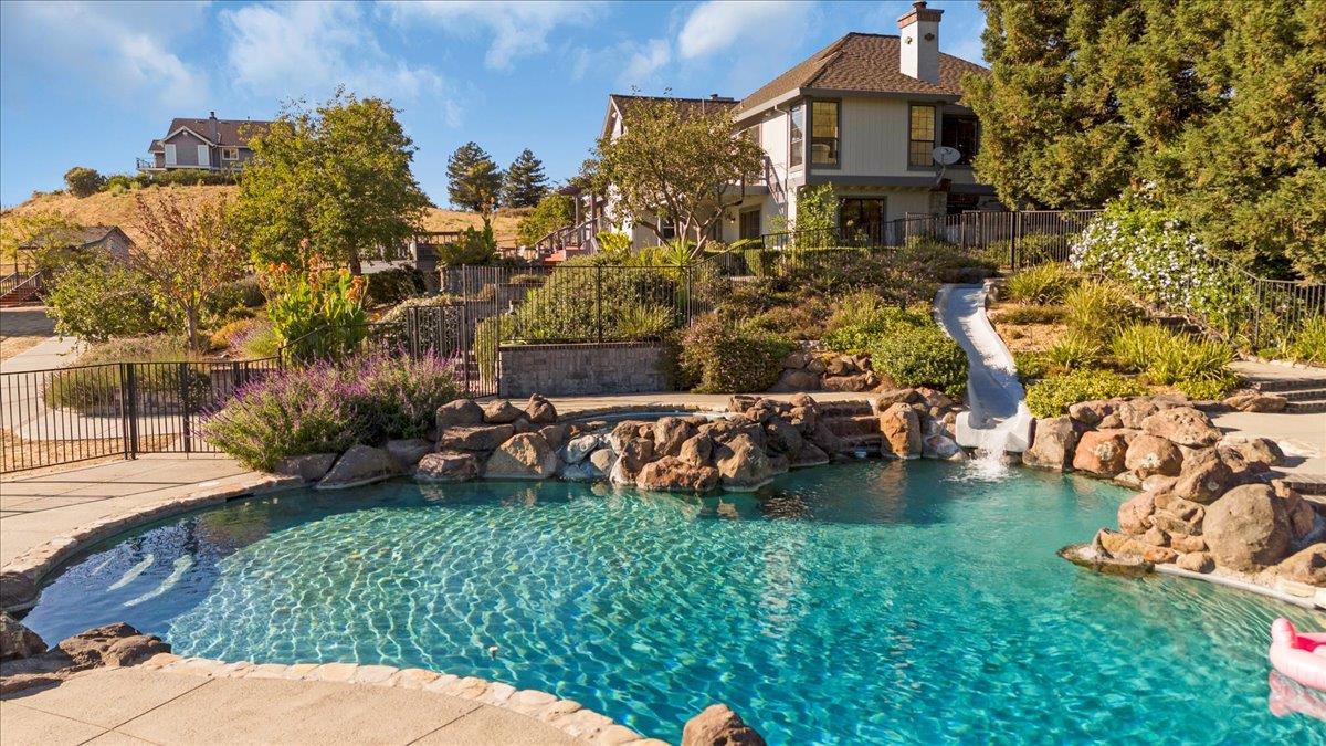 3064 Three Springs RD