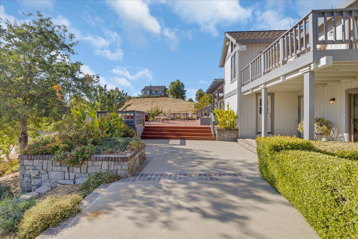 3064 Three Springs RD