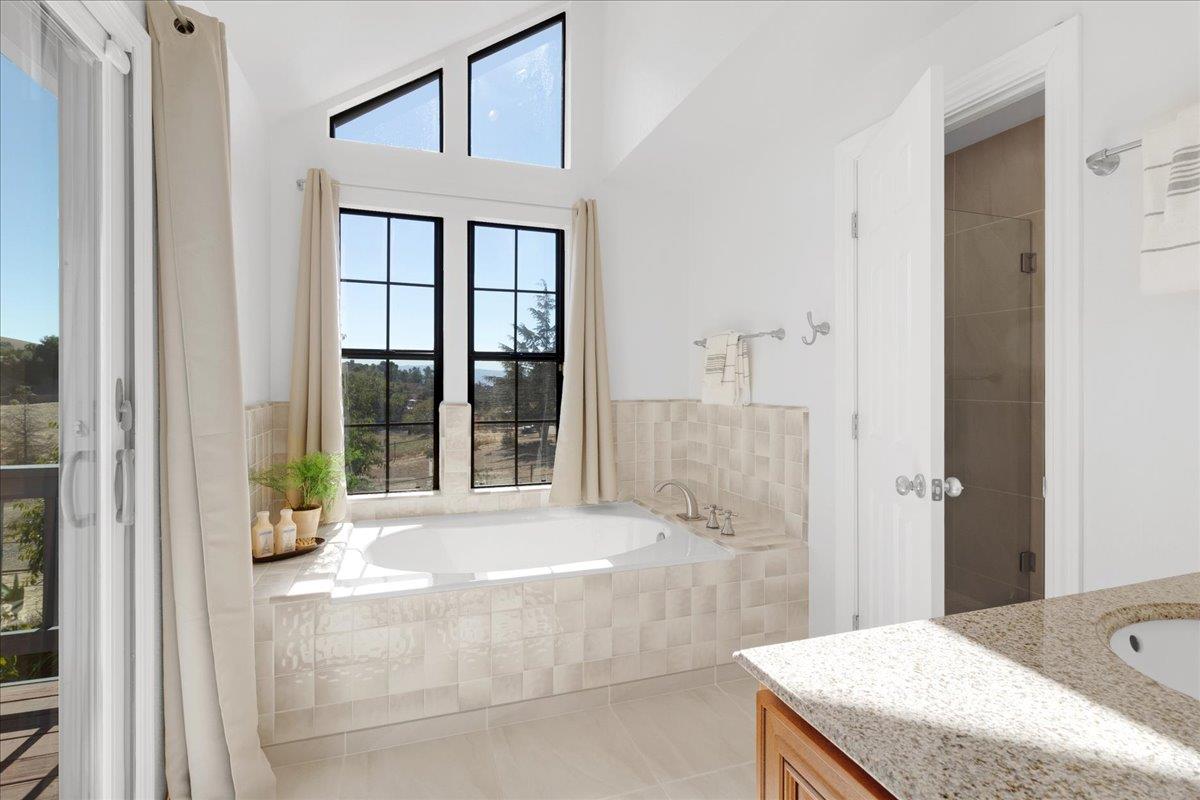 3064 Three Springs RD