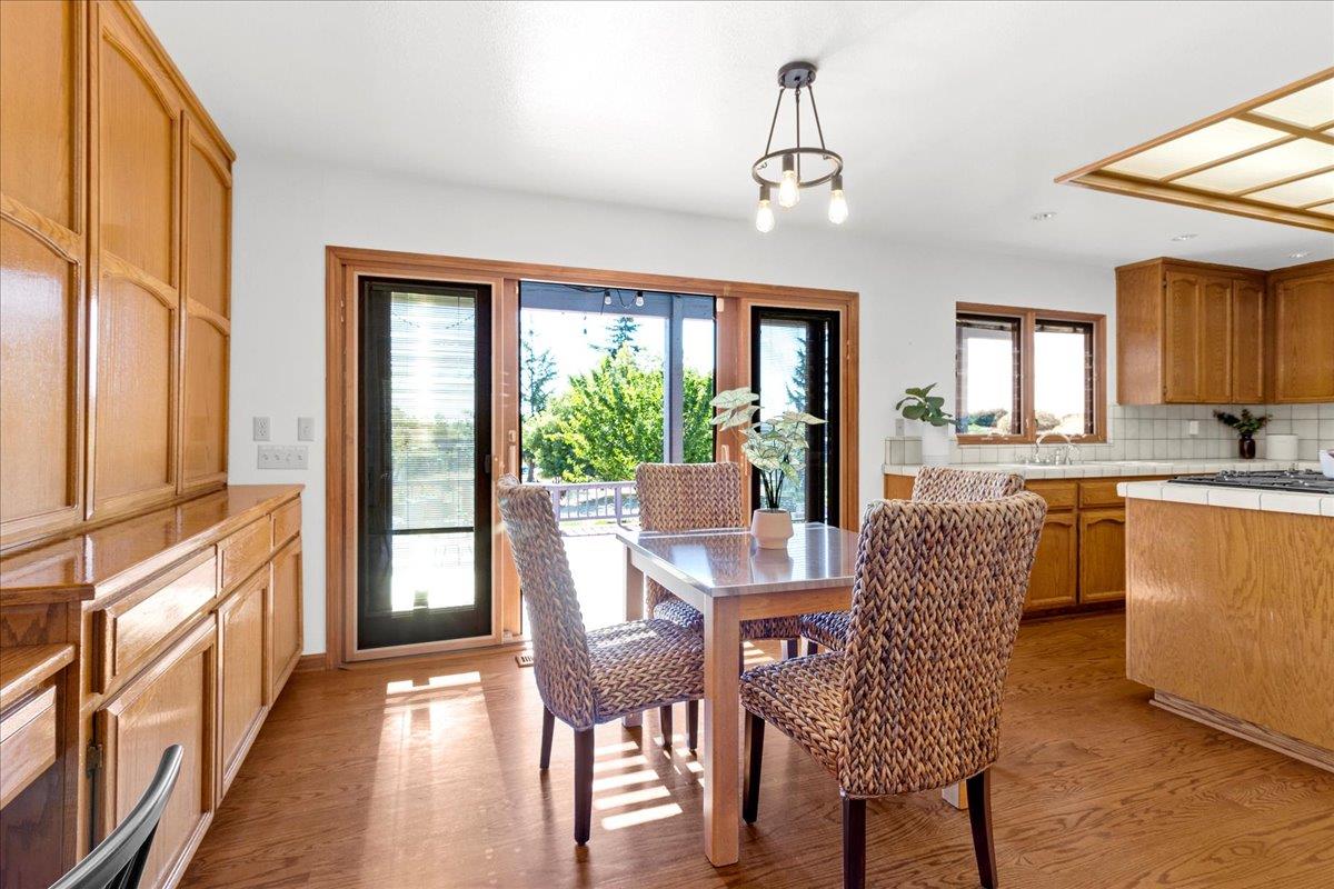 3064 Three Springs RD