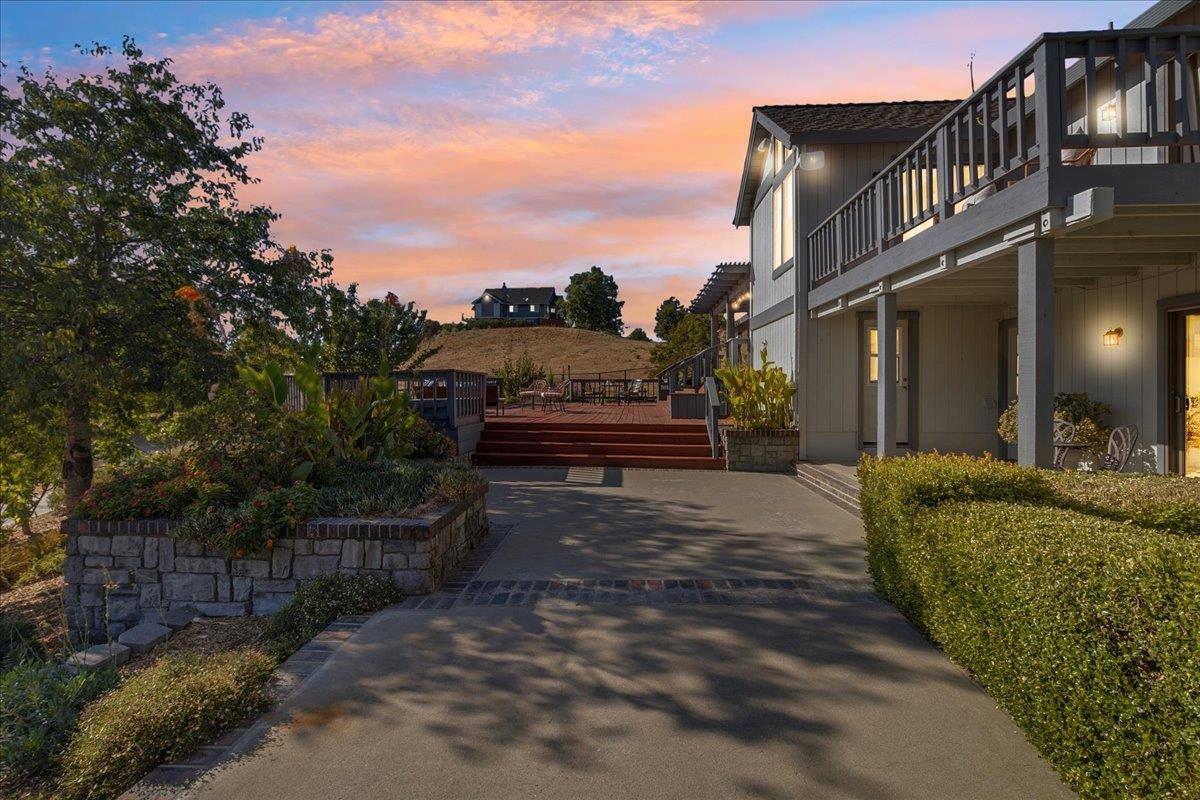 3064 Three Springs RD