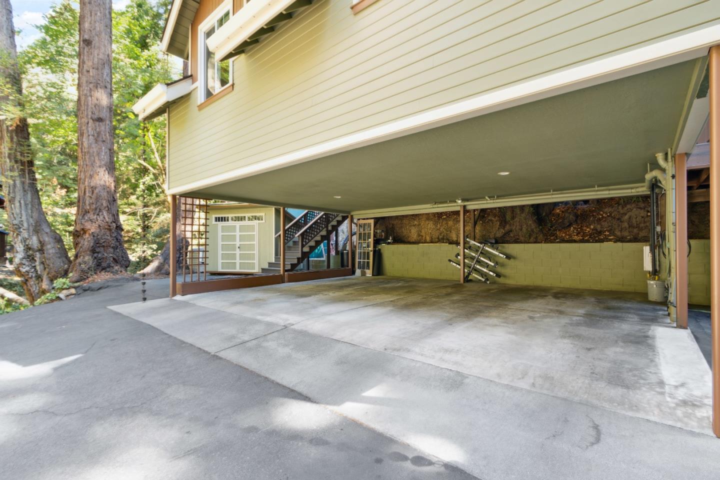 10380 Love Creek RD