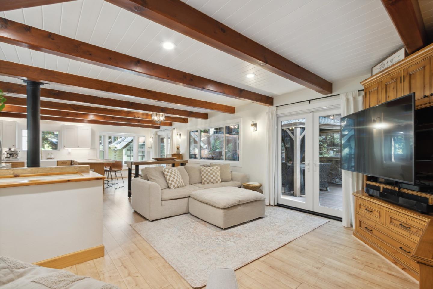 10380 Love Creek RD