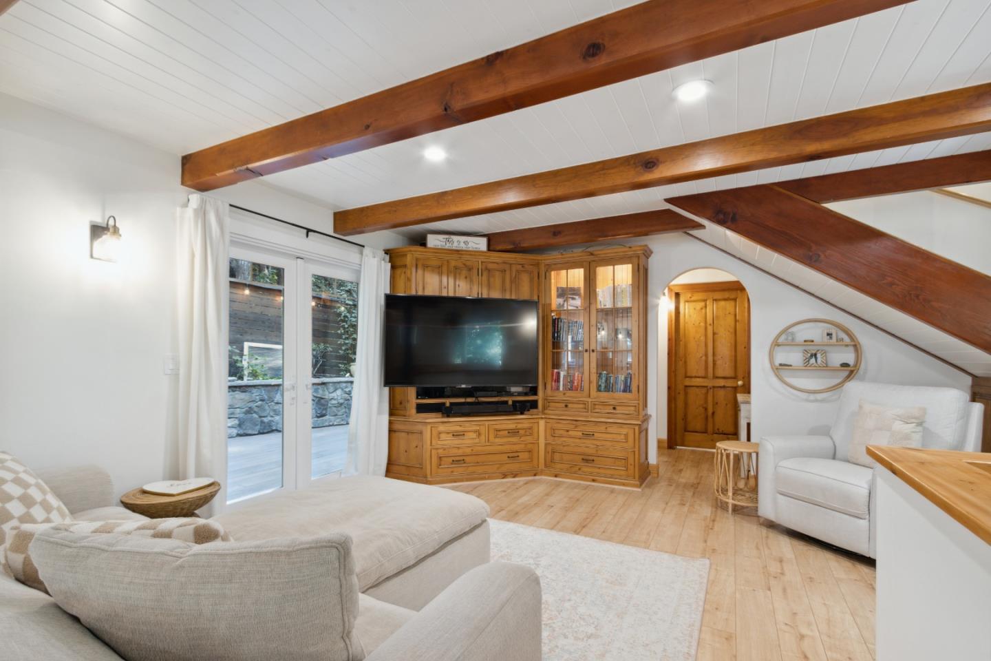 10380 Love Creek RD