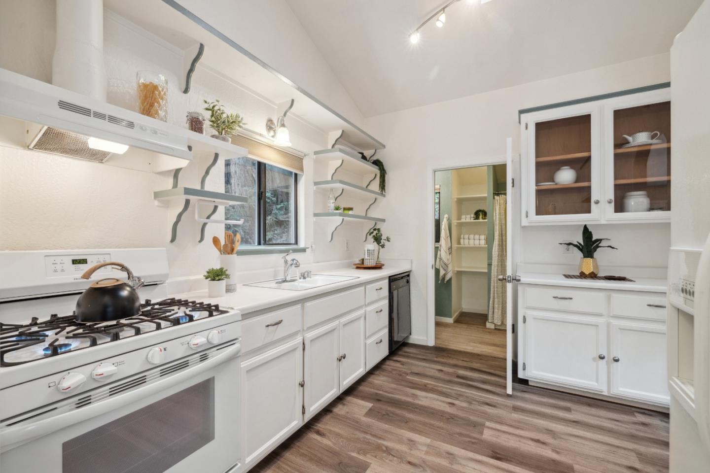 548 River RD