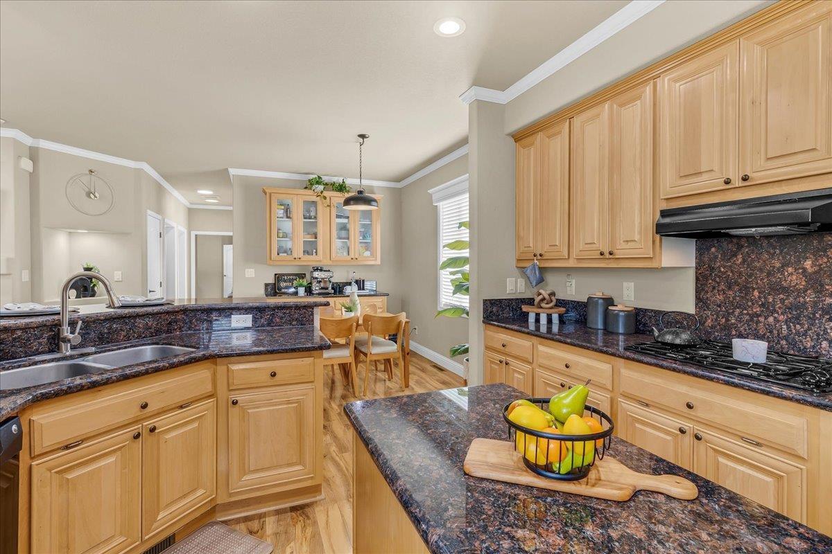 64 Leawood ST 64