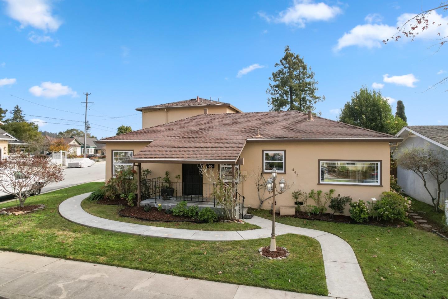 442 Stanford AVE