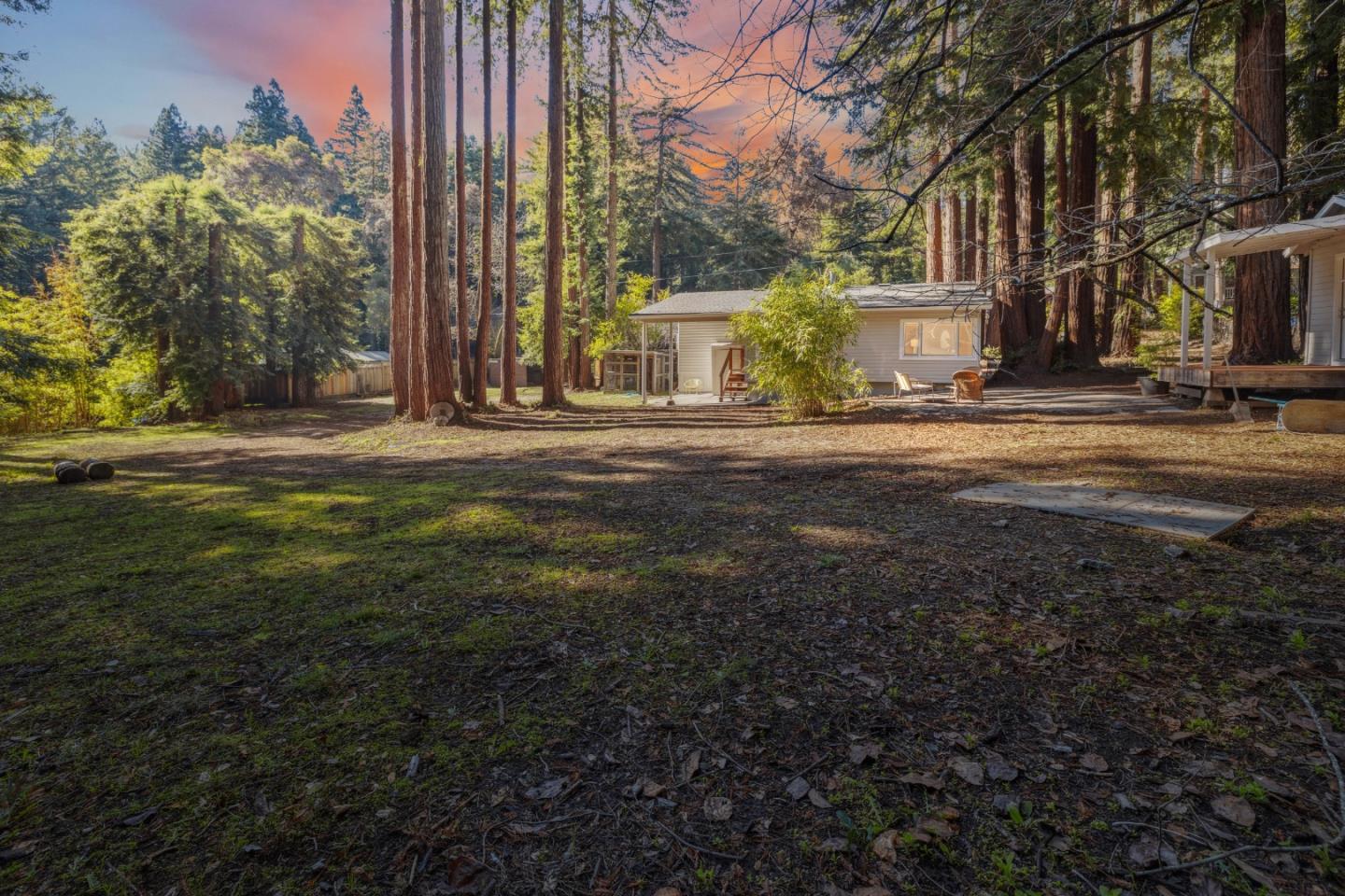835 Creek DR