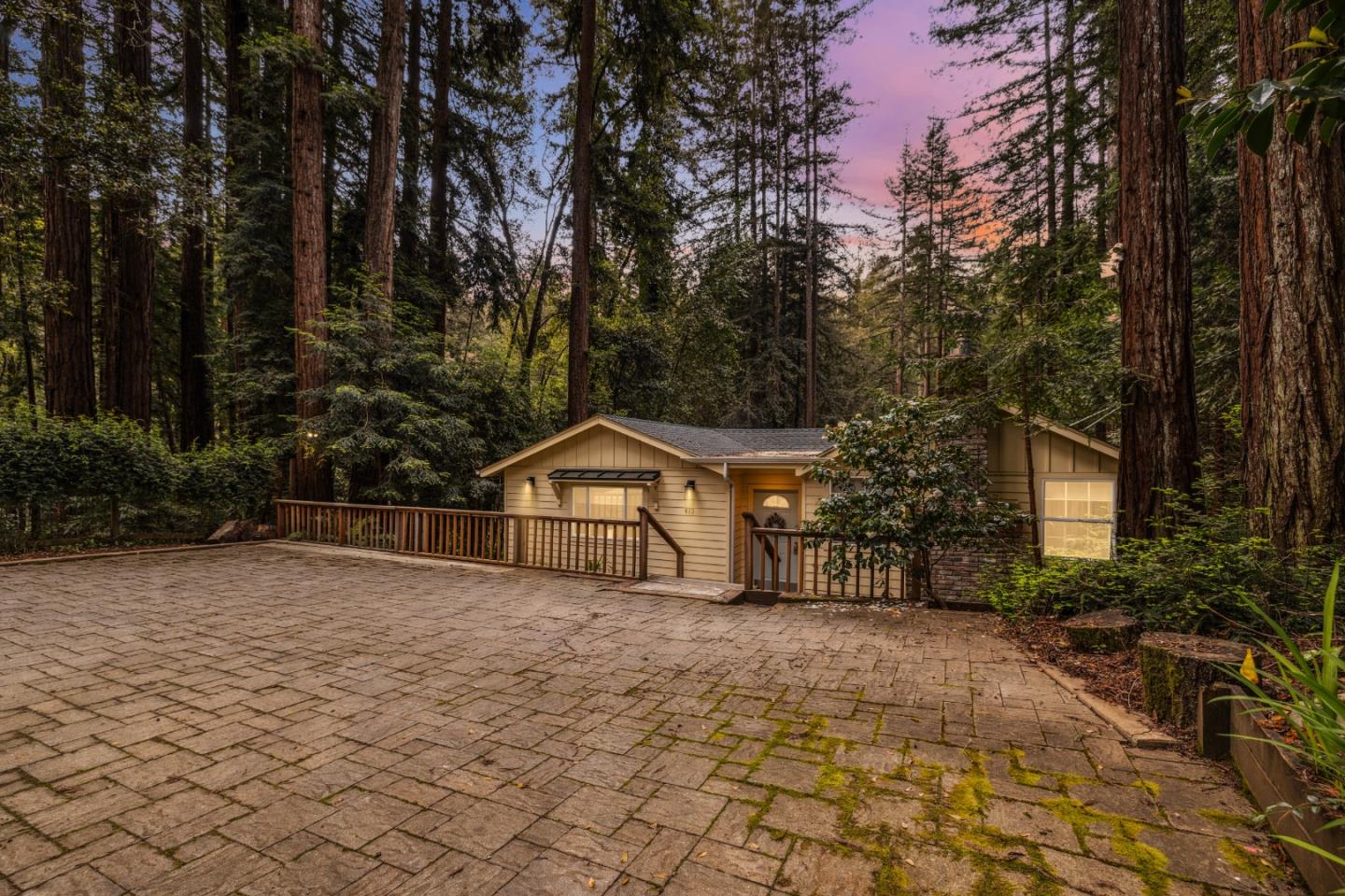 415 Gold AVE