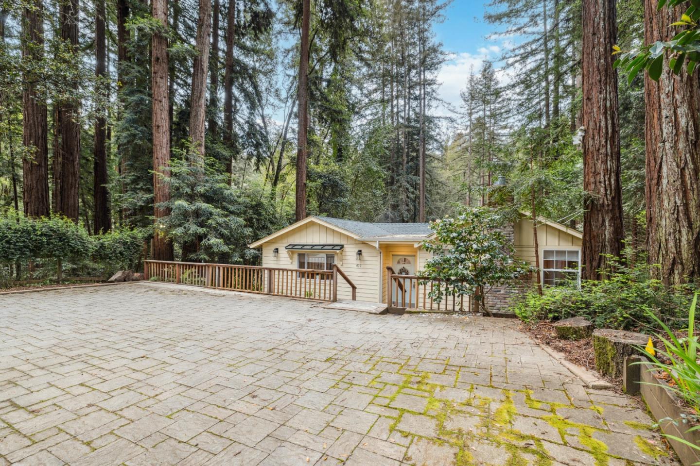 415 Gold AVE