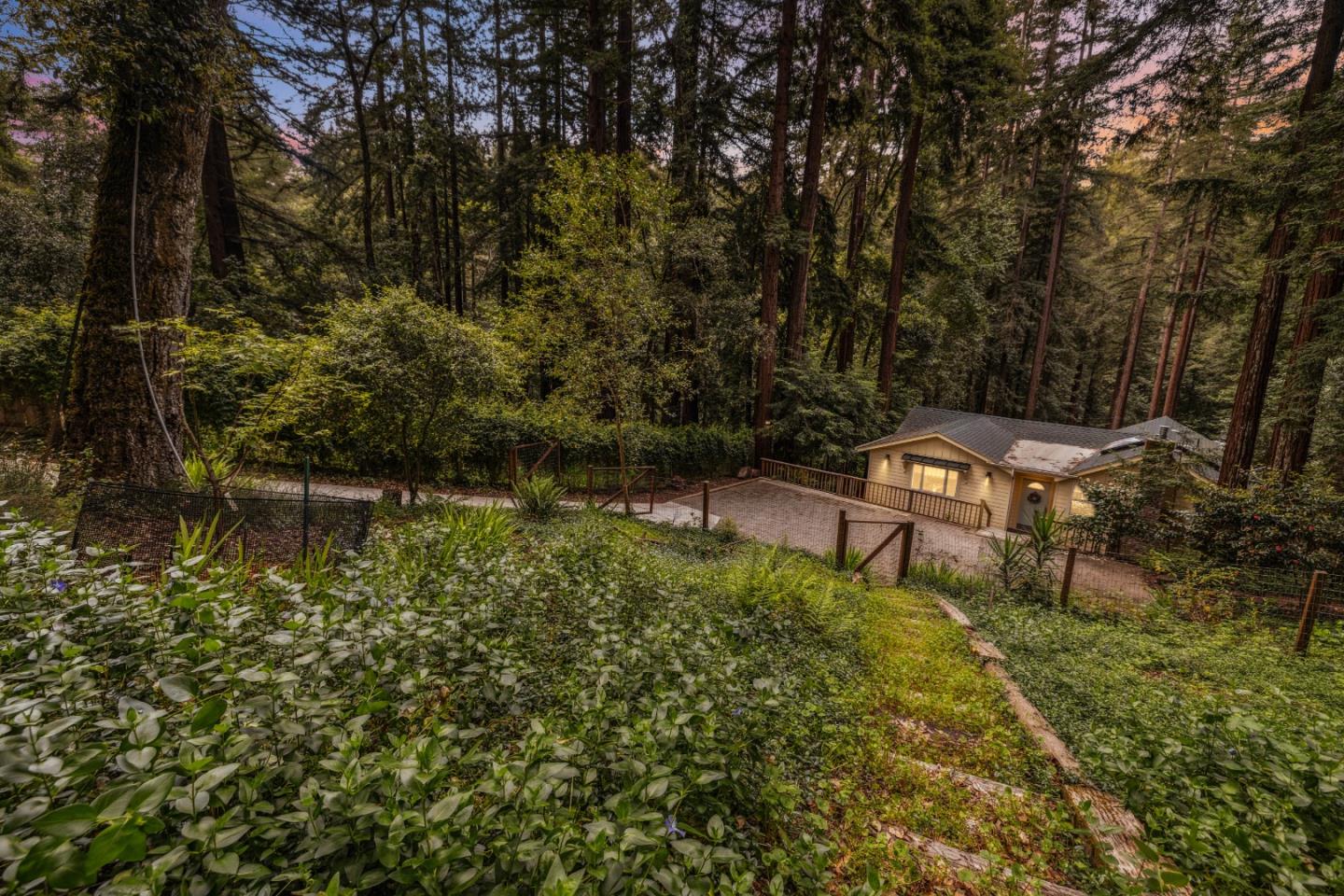 415 Gold AVE