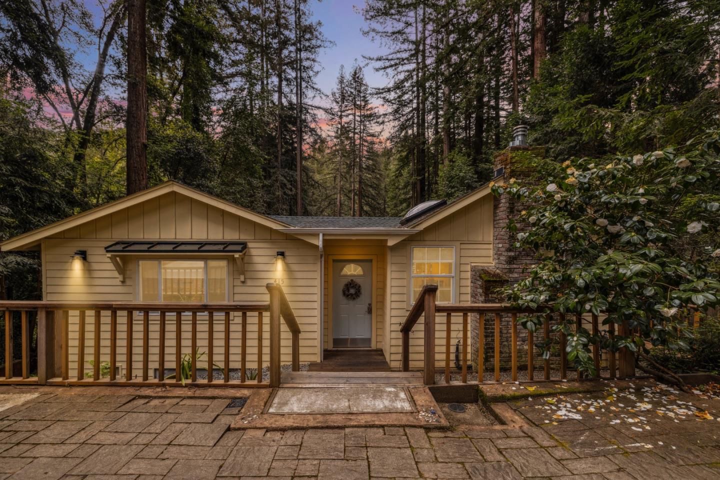 415 Gold AVE
