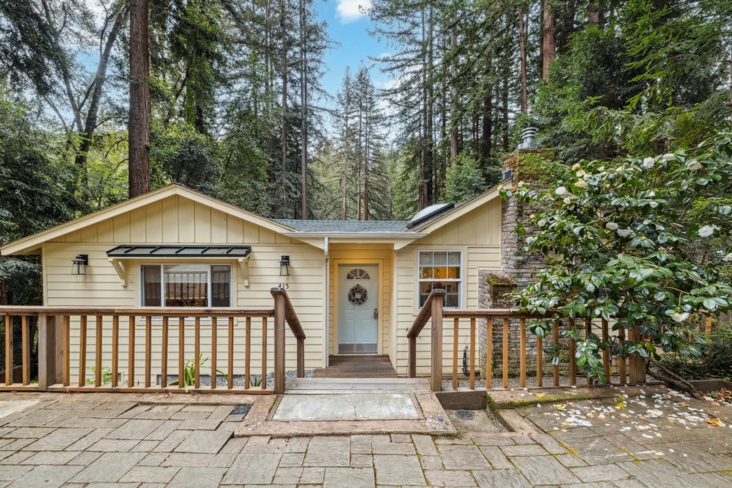 415 Gold AVE