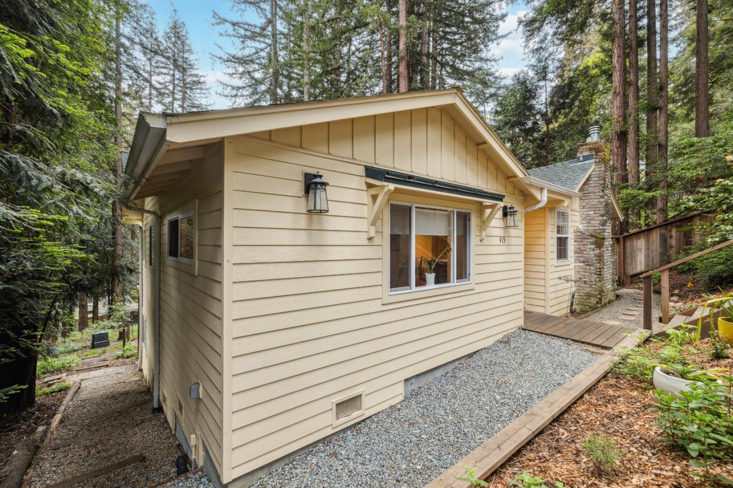 415 Gold AVE