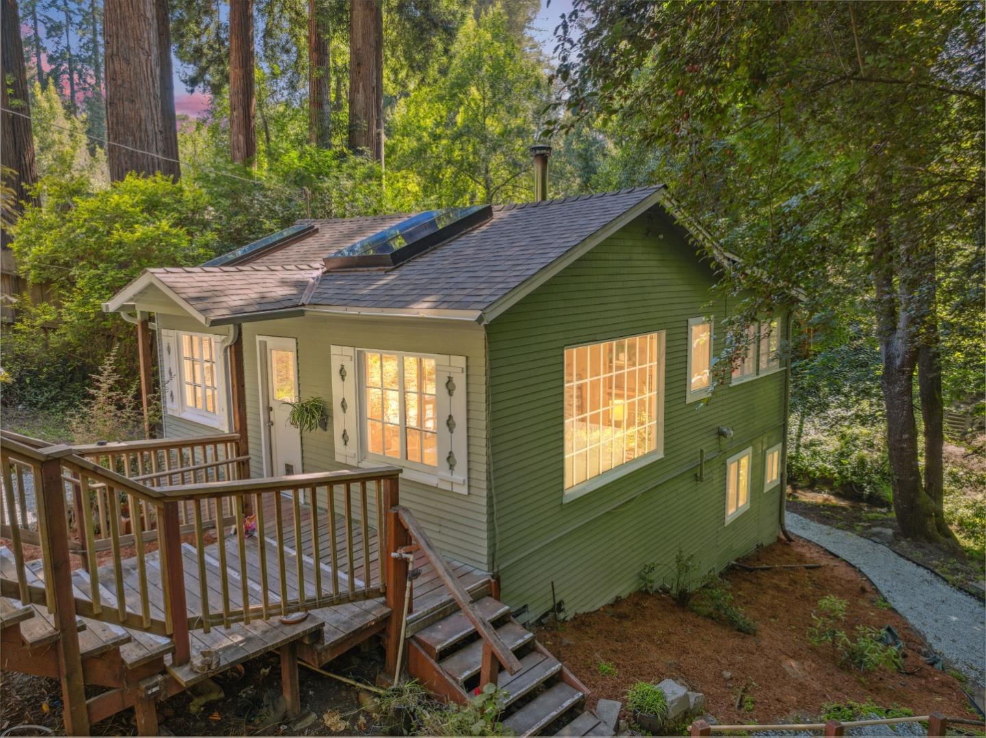 235 Creekside LN