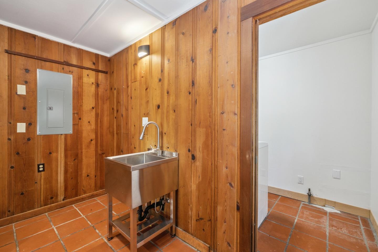 9925 Love Creek Road