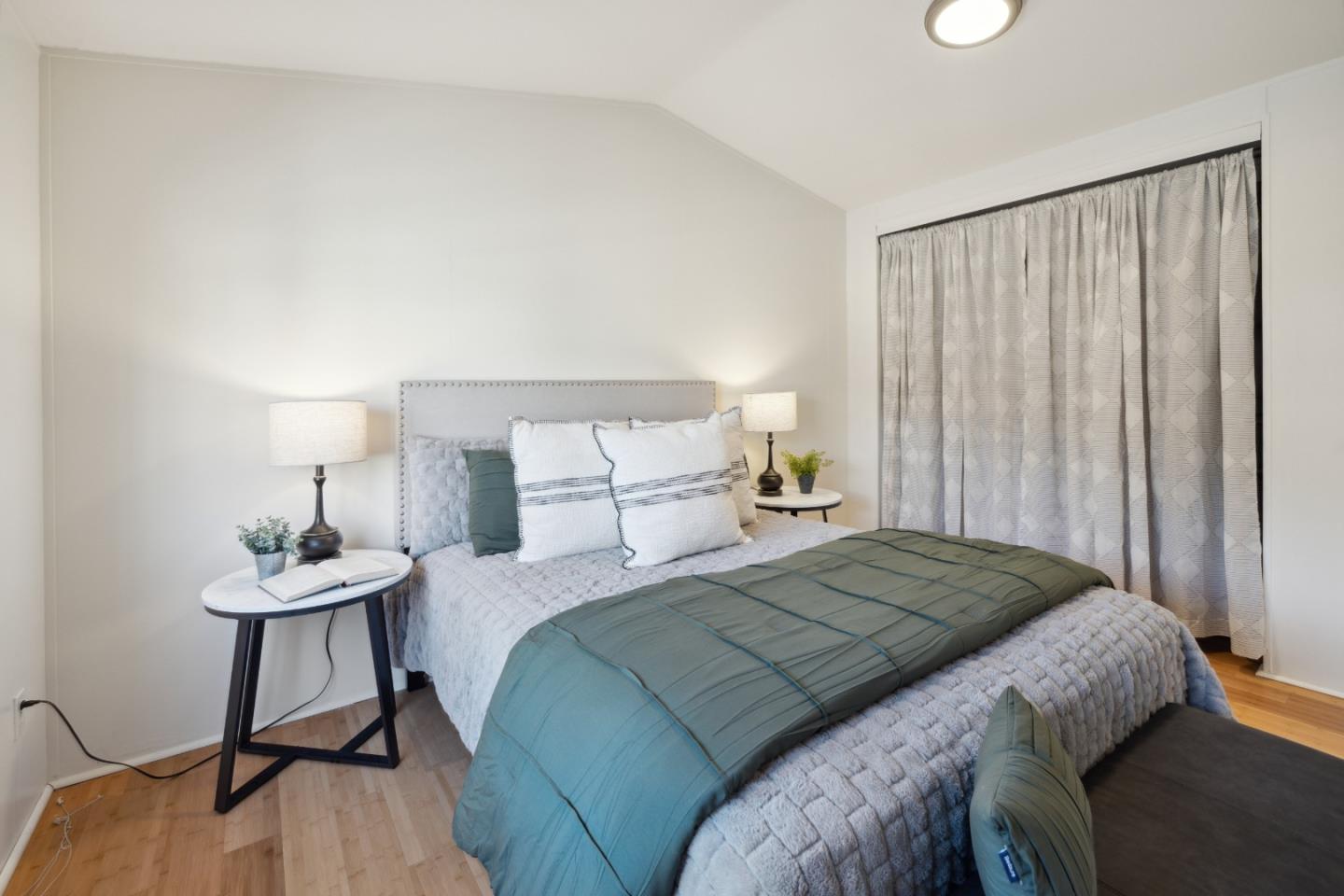 2565 Portola Drive Unit: 32