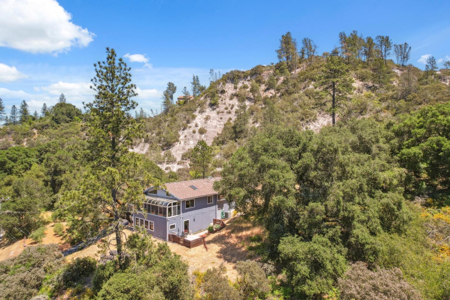 2203 Quail Hollow Road