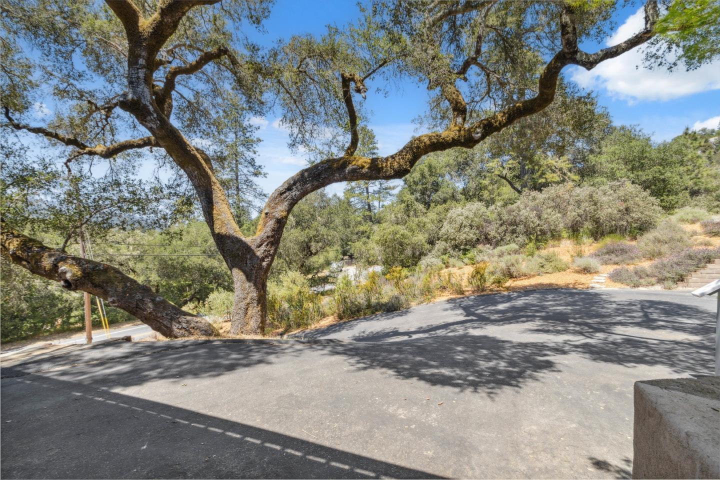 2203 Quail Hollow Road