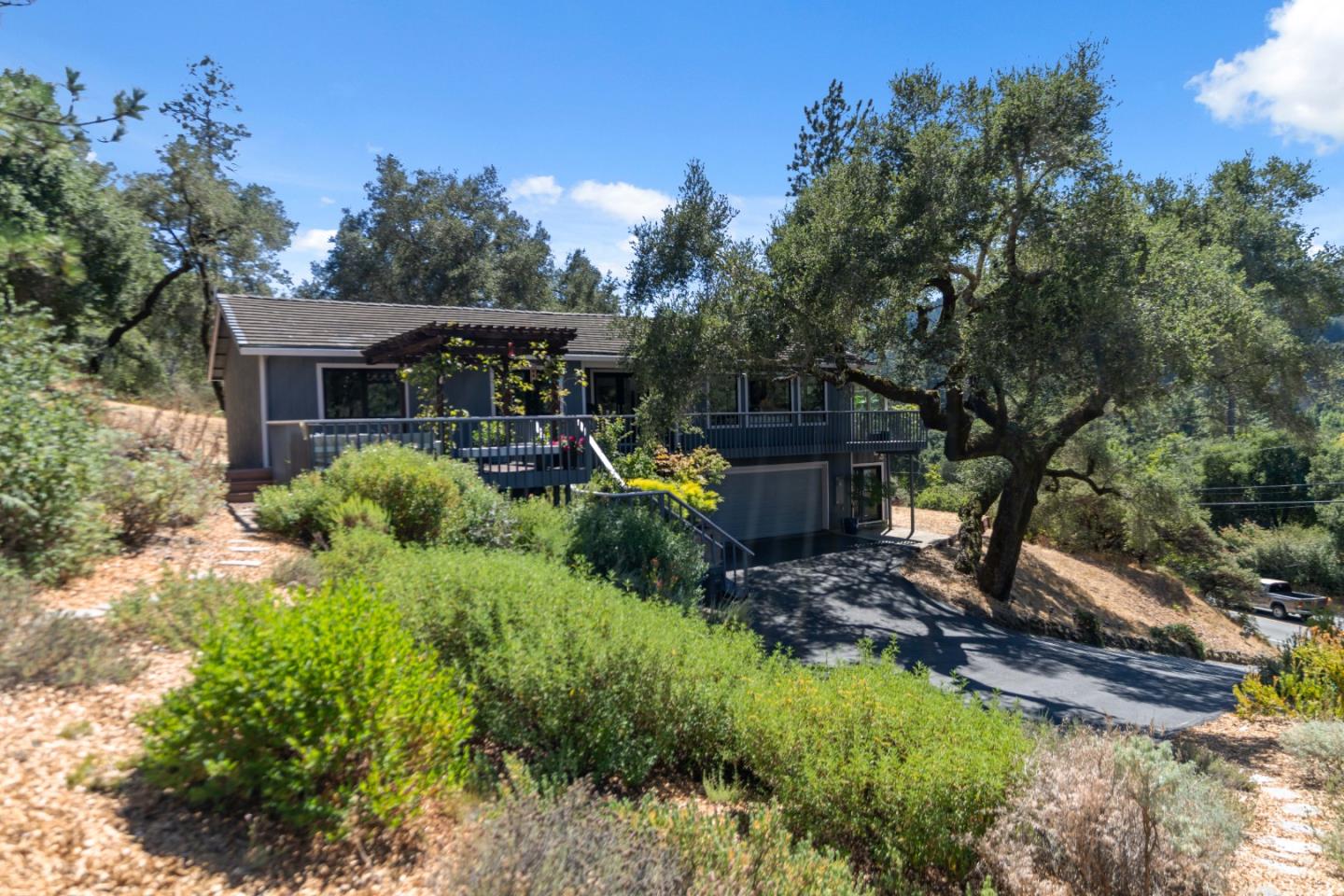2203 Quail Hollow Road