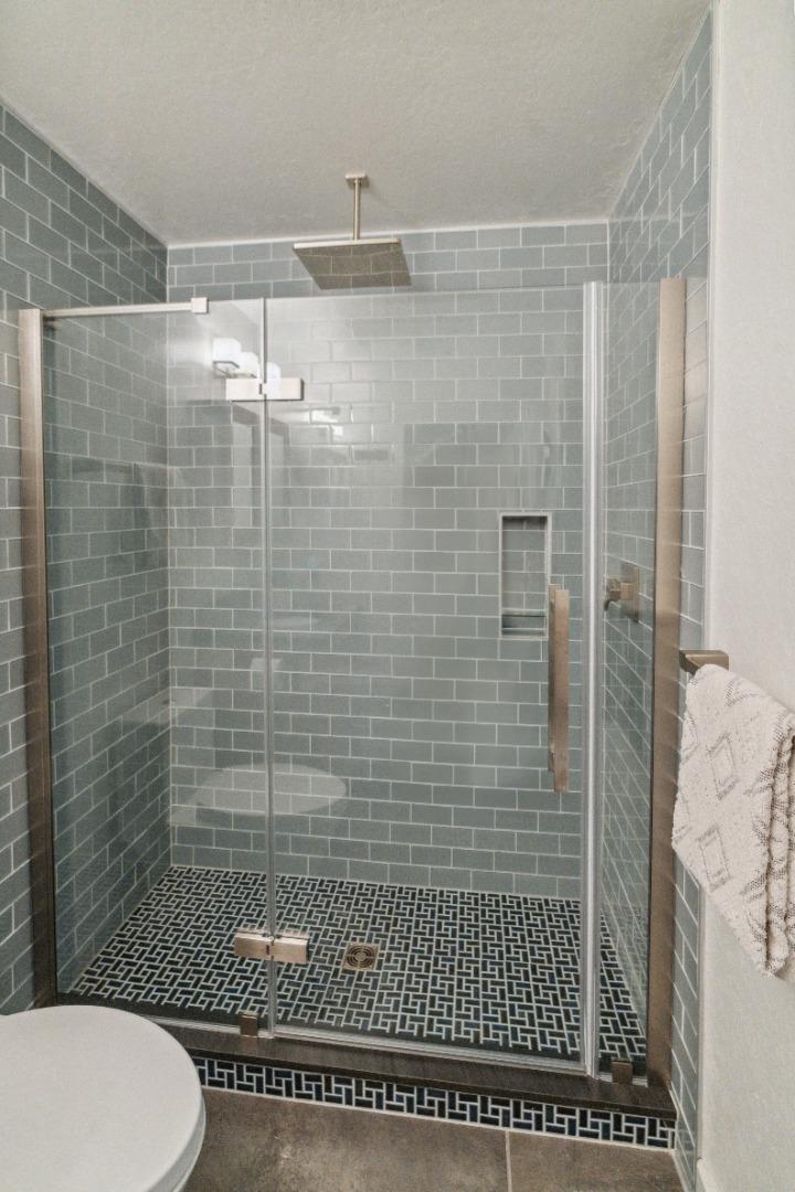 2203 Quail Hollow Road