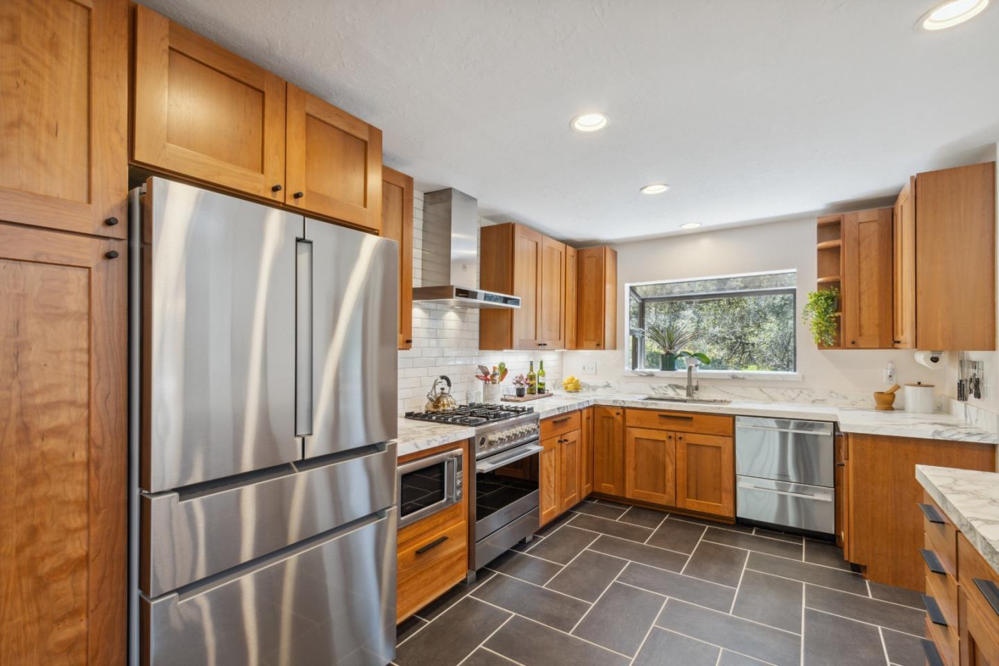 2203 Quail Hollow Road