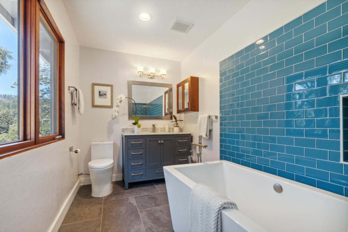 2203 Quail Hollow Road